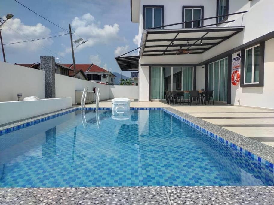 Dawn De Ville-private Pool Bbq Karaoke 34-40pax Villa