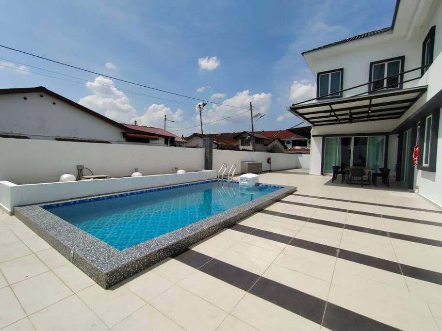 Dawn De Ville-private Pool Bbq Karaoke 34-40pax Villa