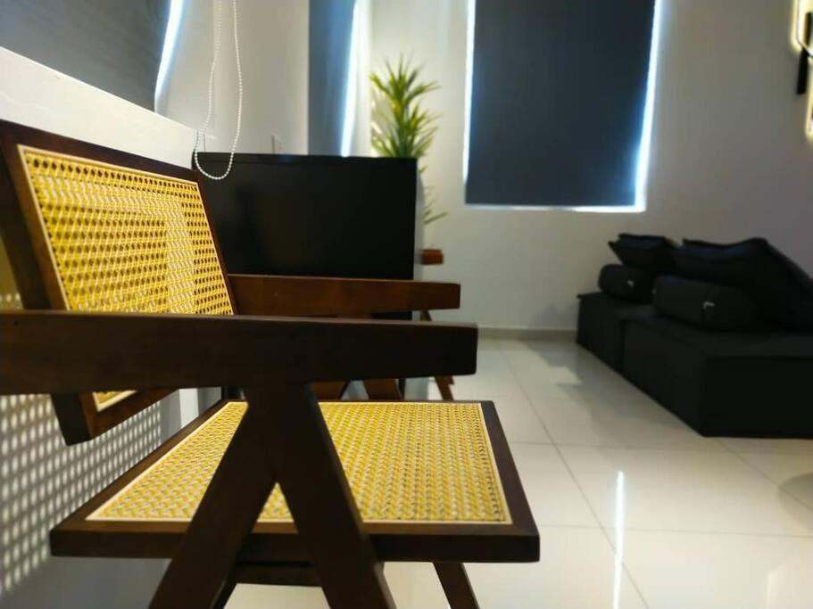 Villa Dawn De Ville-private Pool Bbq Karaoke 34-40pax Ipoh